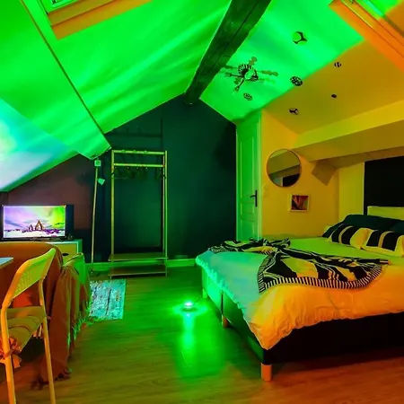 Le Nid Chromatique, Hyper Centre *