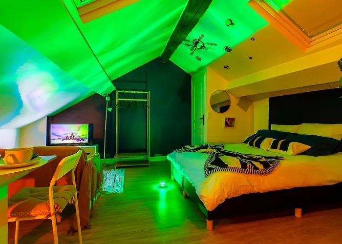 Le Nid Chromatique, Hyper Centre *